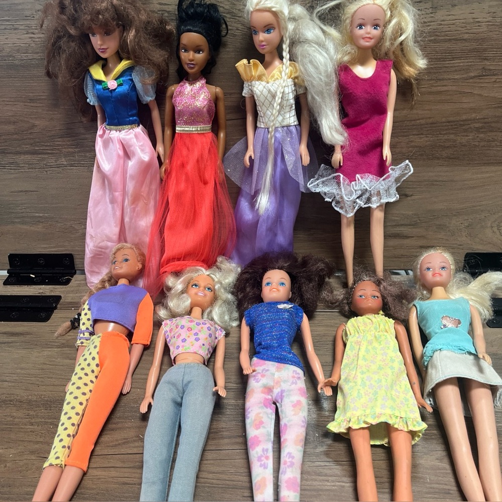9 Vintage Mixed Lot Fashion Dolls 3 Chic, 2 Totsy, 1 Simba, 3 Unlabelled Clothed